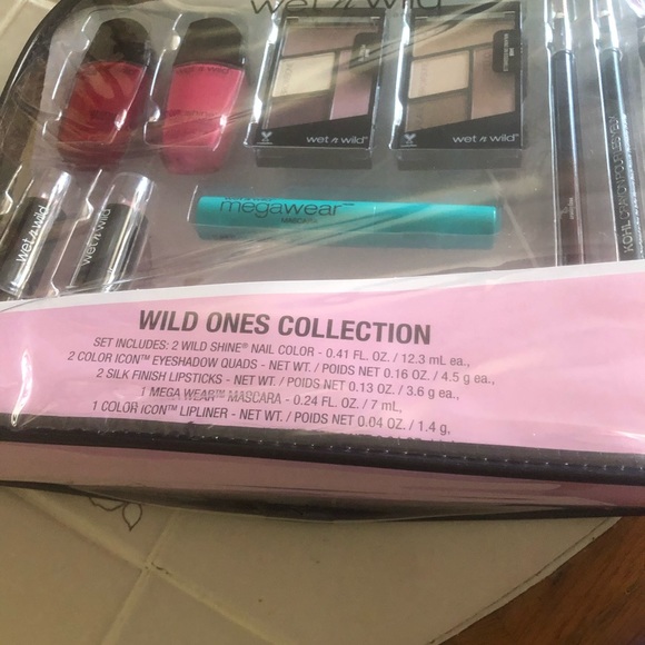 Wet & Wild Collection - Picture 3 of 5